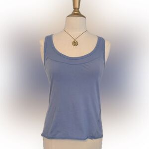 Soft & flowy blue Energie top!